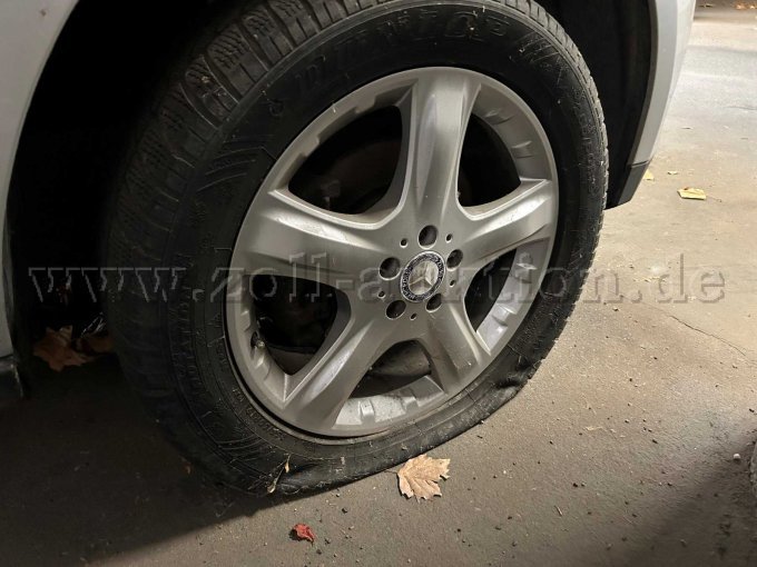 Fahrzeug-Plattfuss-vorne-rechts