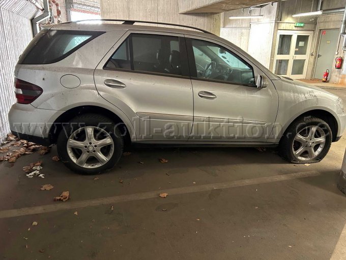 Fahrzeug-von-Seite-rechts