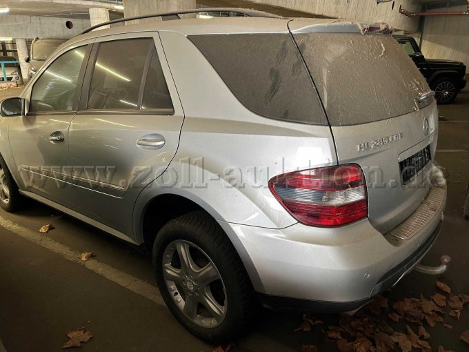 Fahrzeug-von-Seite-links