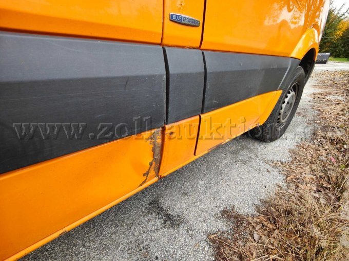 Detailaufnahme Schiebetür, Blechschaden, Rostbefall