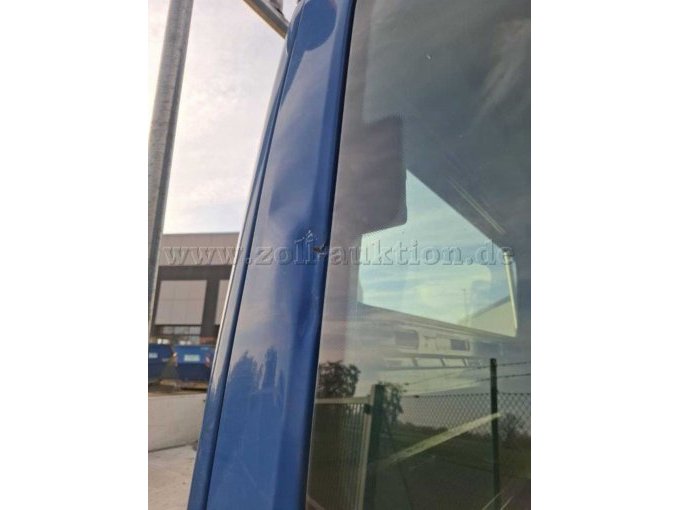 Delle an der hinteren Tür rechts