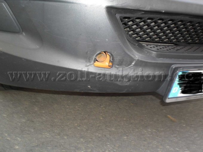 Kratzer Stoßfänger vorn