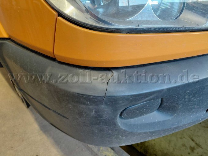 Stoßfänger vorn mit Riss