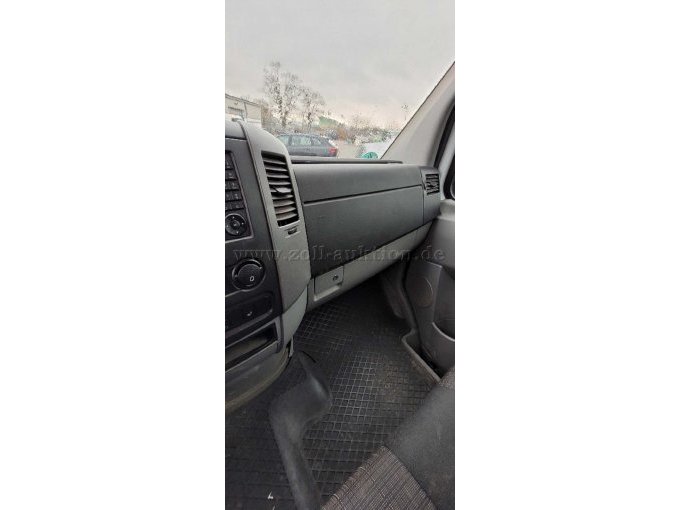 Mittelkonsole und Armaturenbrett Beifahrerseite