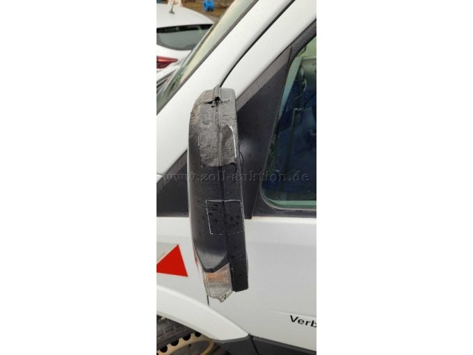 linkes Spiegelgehäuse beschädigt