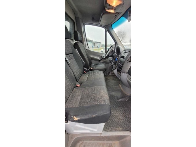 Innenansicht Vorne, 3 Sitzplätze