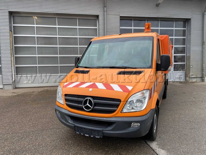 Mercedes Benz Sprinter
von vorne links
