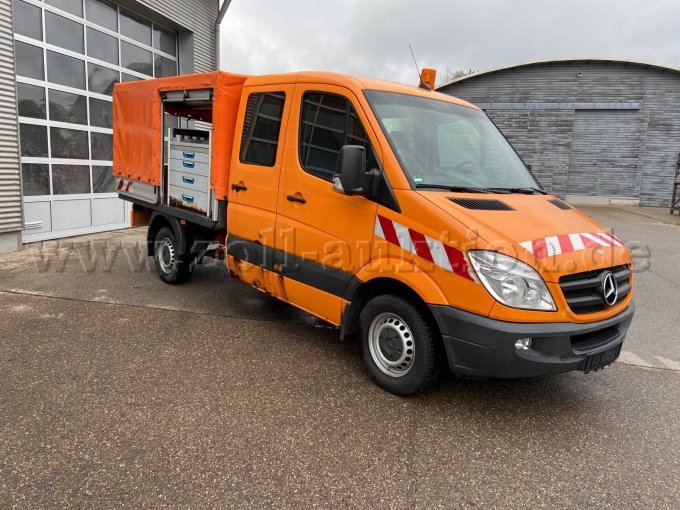 Mercedes Benz Sprinter
von vorne rechts