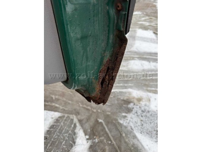 1. Tür rechts. Durchrostung