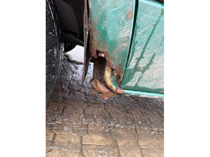 Kotflügel v. links Durchrostung