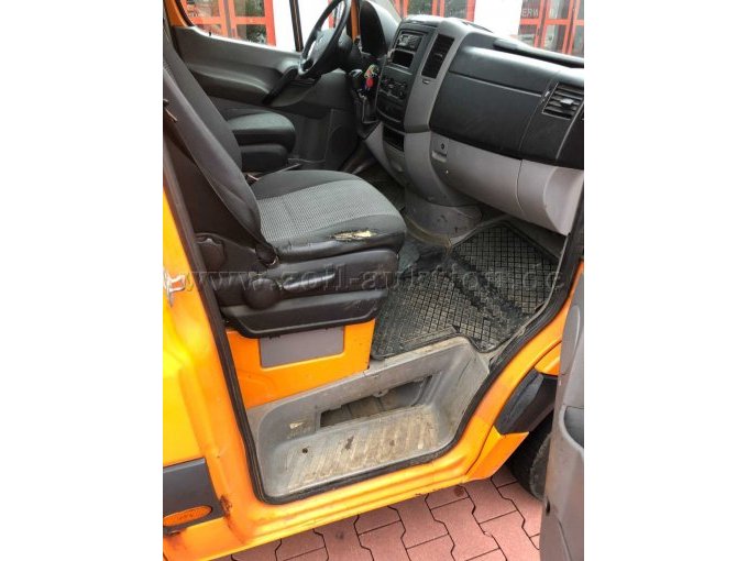 Fahrzeuginnenraum Beifahrerseite vorne