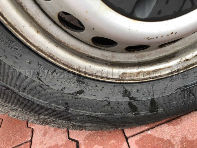 Reifen und Felge mit Größe