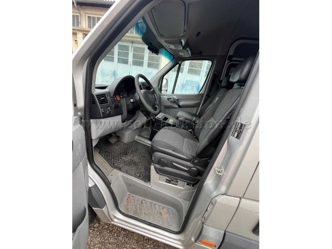 Einstieg Fahrerseite