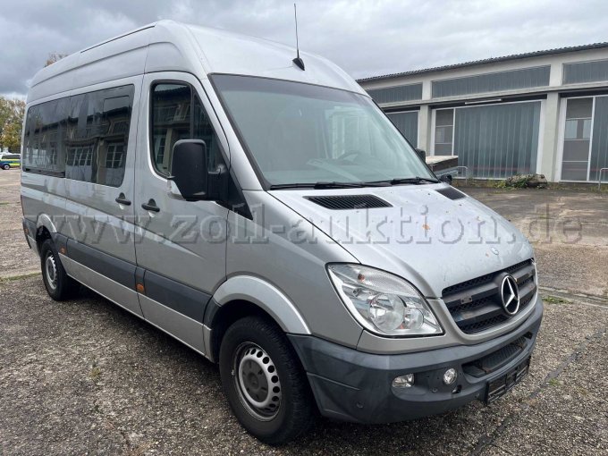 Fahrzeug vorne rechts