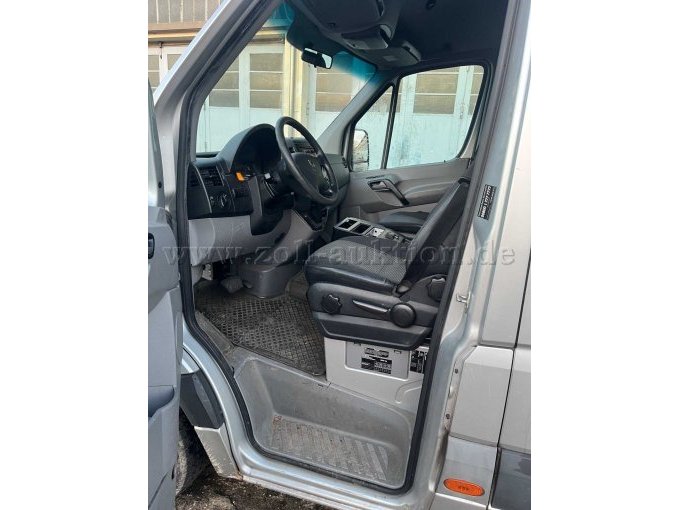 Einstieg Fahrerseite