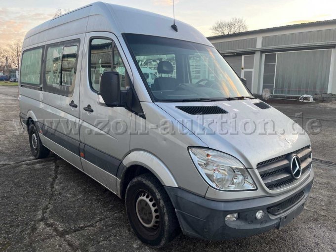 Fahrzeug vorne rechts