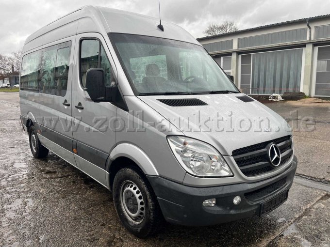 Fahrzeug vorne rechts