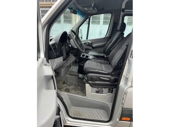 Einstieg Fahrerseite