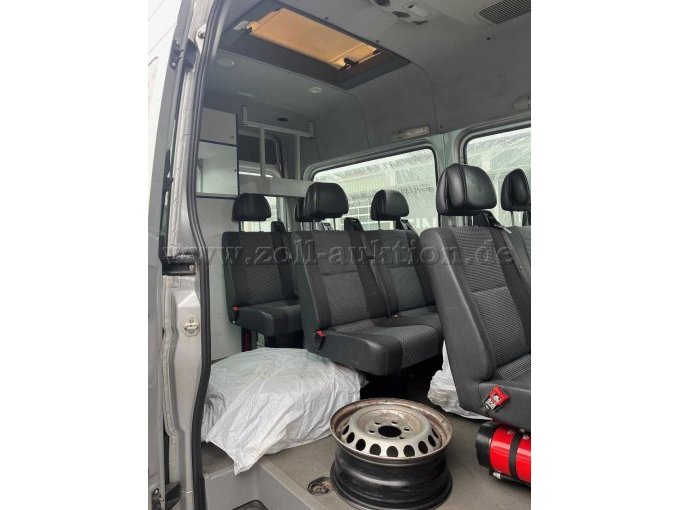 Fahrgastraum mit Felge und zweitem Radsatz