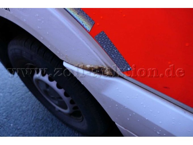 Rostansatz an dem Radlauf hinten rechts