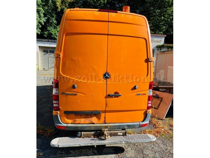 Fahrzeug von hinten