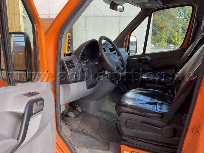 1 Mercedes Benz Sprinter 511 (Doka 3-Seiten Kipper) – foto 9 – kavel bij Zoll-Auktion, Ansbach