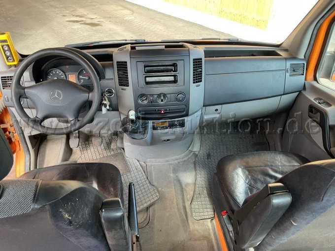 1 Mercedes Benz Sprinter 511 (Doka 3-Seiten Kipper) – foto 10 – kavel bij Zoll-Auktion, Ansbach