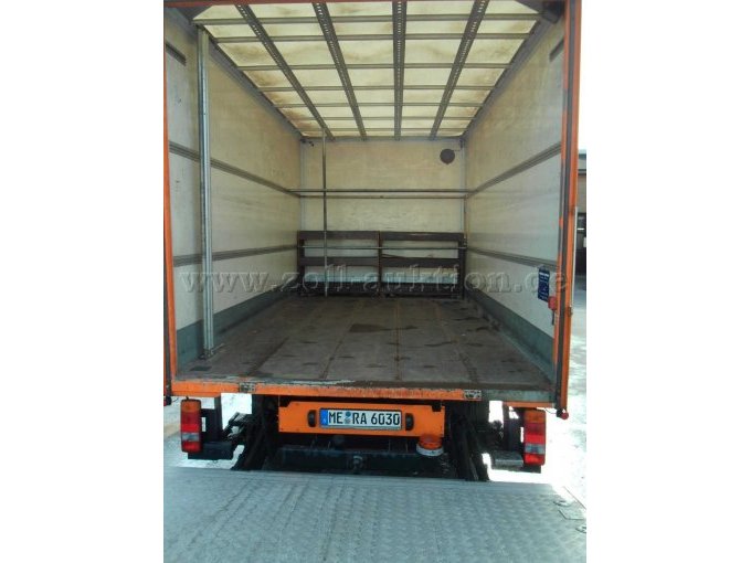 geöffnete Ladebordwand