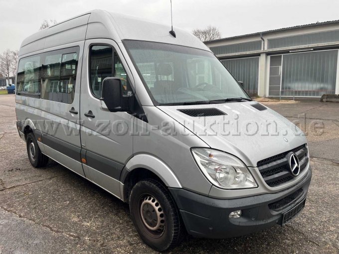 Fahrzeug vorne rechts