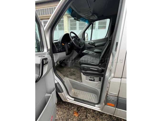 Einstieg Fahrerseite