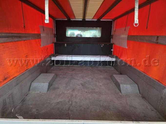 Mercedes Benz Sprinter Pritsche Plane, hintere Innenansicht Pritsche