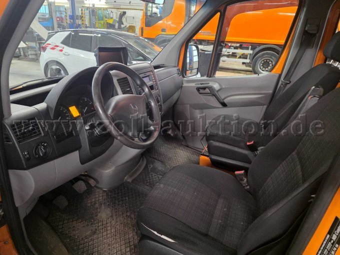 Mercedes Benz Sprinter Pritsche Plane, Fahrersitzplatz Ansicht