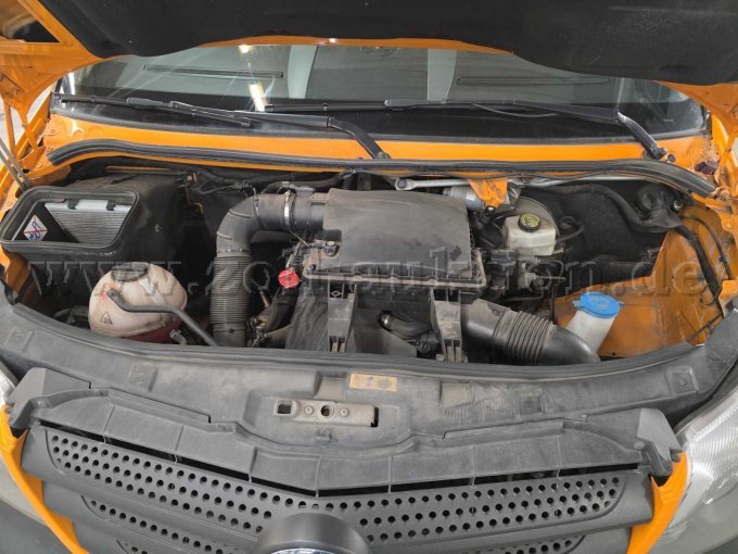Mercedes Benz Sprinter Pritsche Plane, Motorraum Ansicht