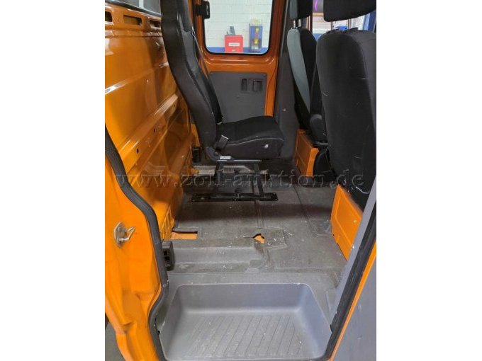 Mercedes Benz Sprinter Pritsche Plane, rechte Seitenansicht Rücksitz