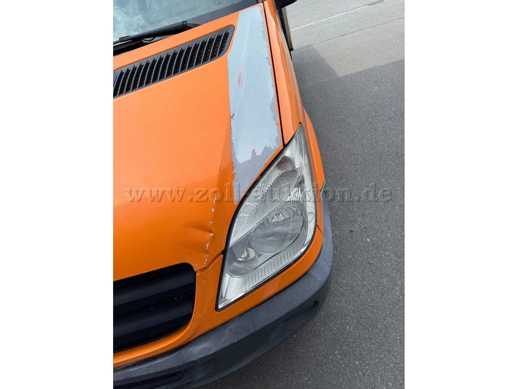 Schaden an der Motorhaube
