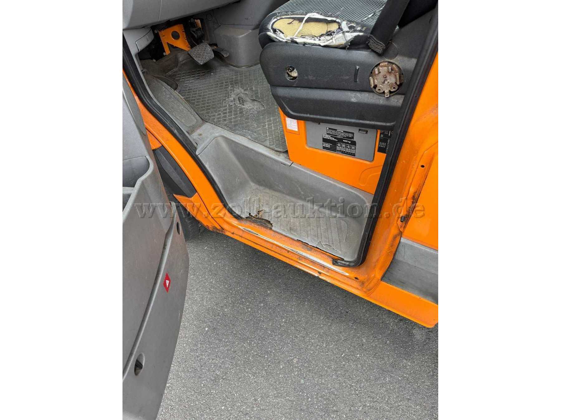 Einstieg Fahrerseite