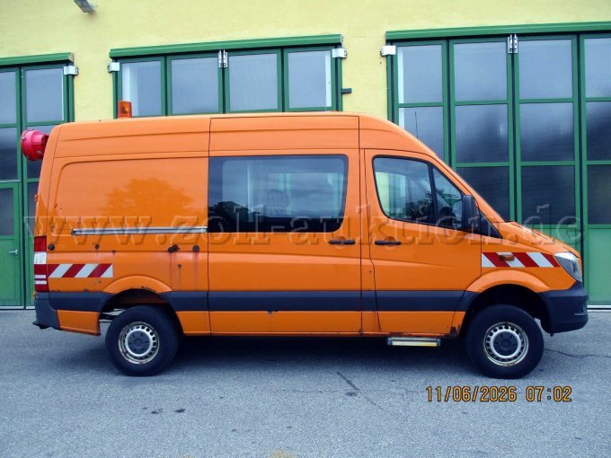 Mercedes Benz  Sprinter Doka Kastenwagen, allrad, defekt, gebraucht: Ansicht von rechts