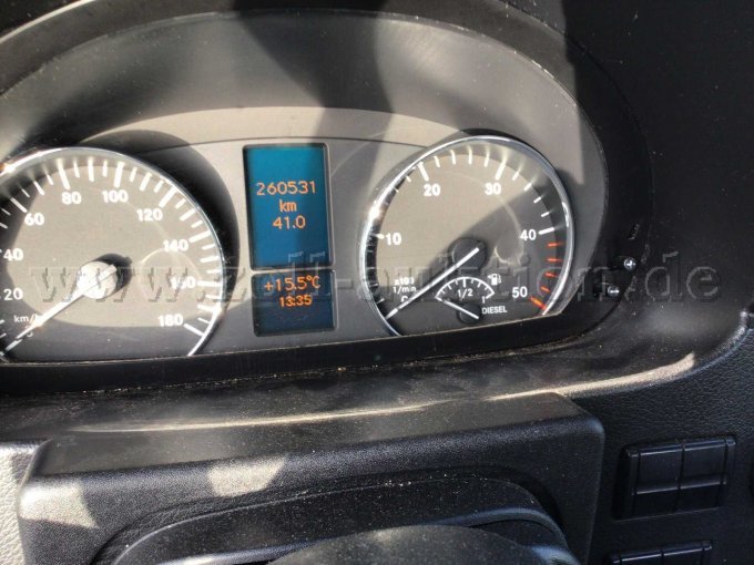 Tachoanzeige und Km-Stand