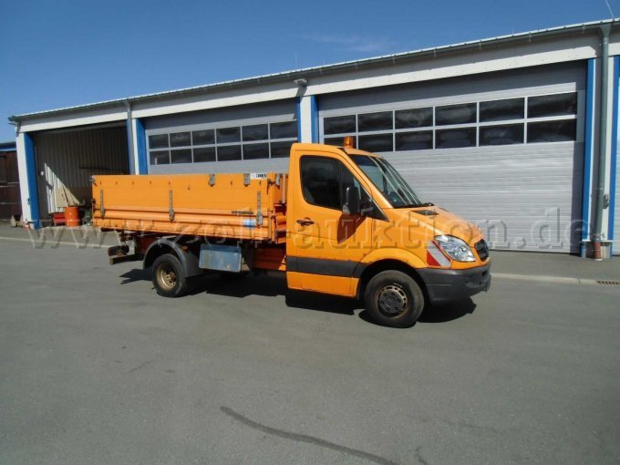 Fahrzeug von vorn rechts