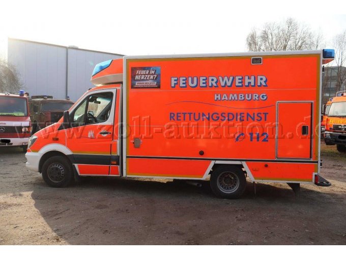 1 Mercedes Benz Sprinter RTW mit Kofferaufbau (HH-2747) – foto 3 – kavel bij Zoll-Auktion, Hamburg