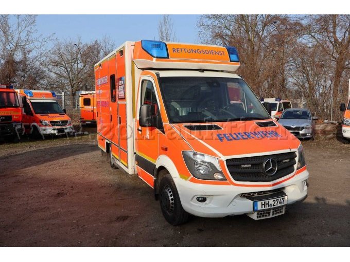 1 Mercedes Benz Sprinter RTW mit Kofferaufbau (HH-2747) – foto 8 – kavel bij Zoll-Auktion, Hamburg