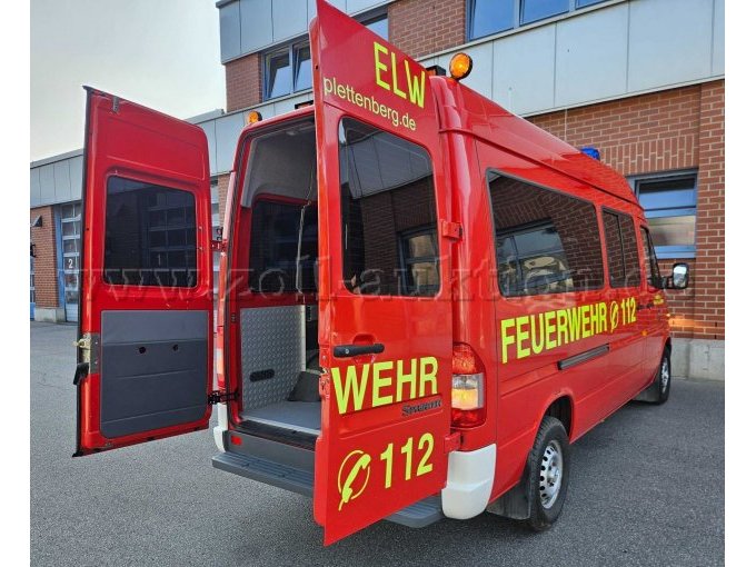 Rückansicht offene Türen