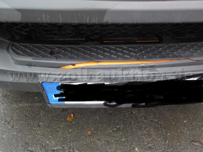 defkter Stoßfänger vorn