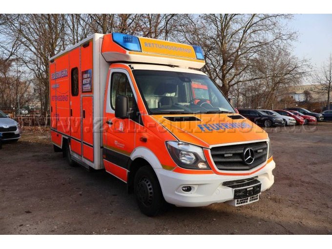 1 Mercedes Benz Sprinter mit RTW-Kofferaufbau (HH-2773) – foto 8 – kavel bij Zoll-Auktion, Hamburg