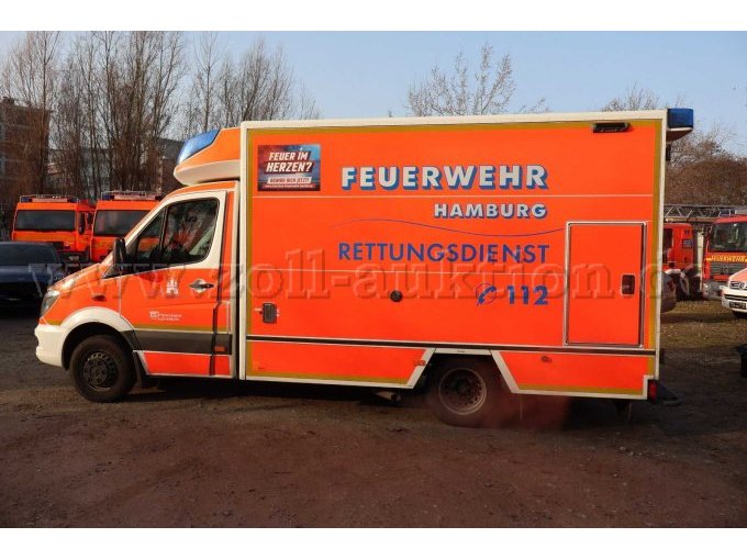 1 Mercedes Benz Sprinter mit RTW-Kofferaufbau (HH-2773) – foto 3 – kavel bij Zoll-Auktion, Hamburg