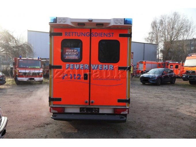 1 Mercedes Benz Sprinter mit RTW-Kofferaufbau (HH-2773) – foto 5 – kavel bij Zoll-Auktion, Hamburg