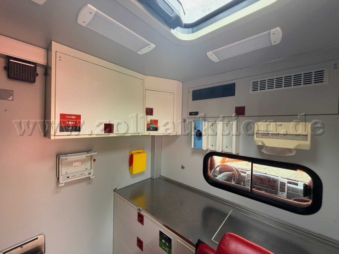 1 Mercedes Benz Sprinter mit RTW-Kofferaufbau (HH-2778) – foto 11 – kavel bij Zoll-Auktion, Hamburg