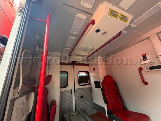 1 Mercedes Benz Sprinter mit RTW-Kofferaufbau (HH-2778) – foto 12 – kavel bij Zoll-Auktion, Hamburg