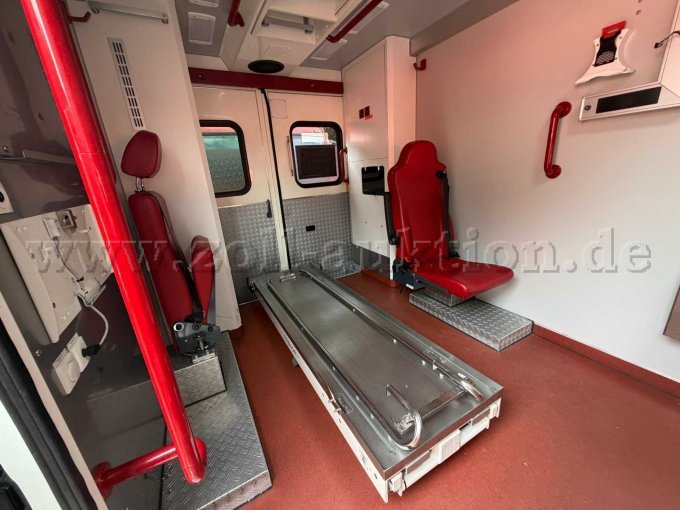 1 Mercedes Benz Sprinter mit RTW-Kofferaufbau (HH-2778) – foto 13 – kavel bij Zoll-Auktion, Hamburg