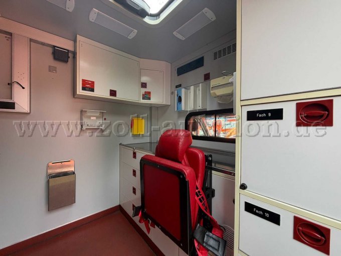 1 Mercedes Benz Sprinter mit RTW-Kofferaufbau (HH-2778) – foto 10 – kavel bij Zoll-Auktion, Hamburg